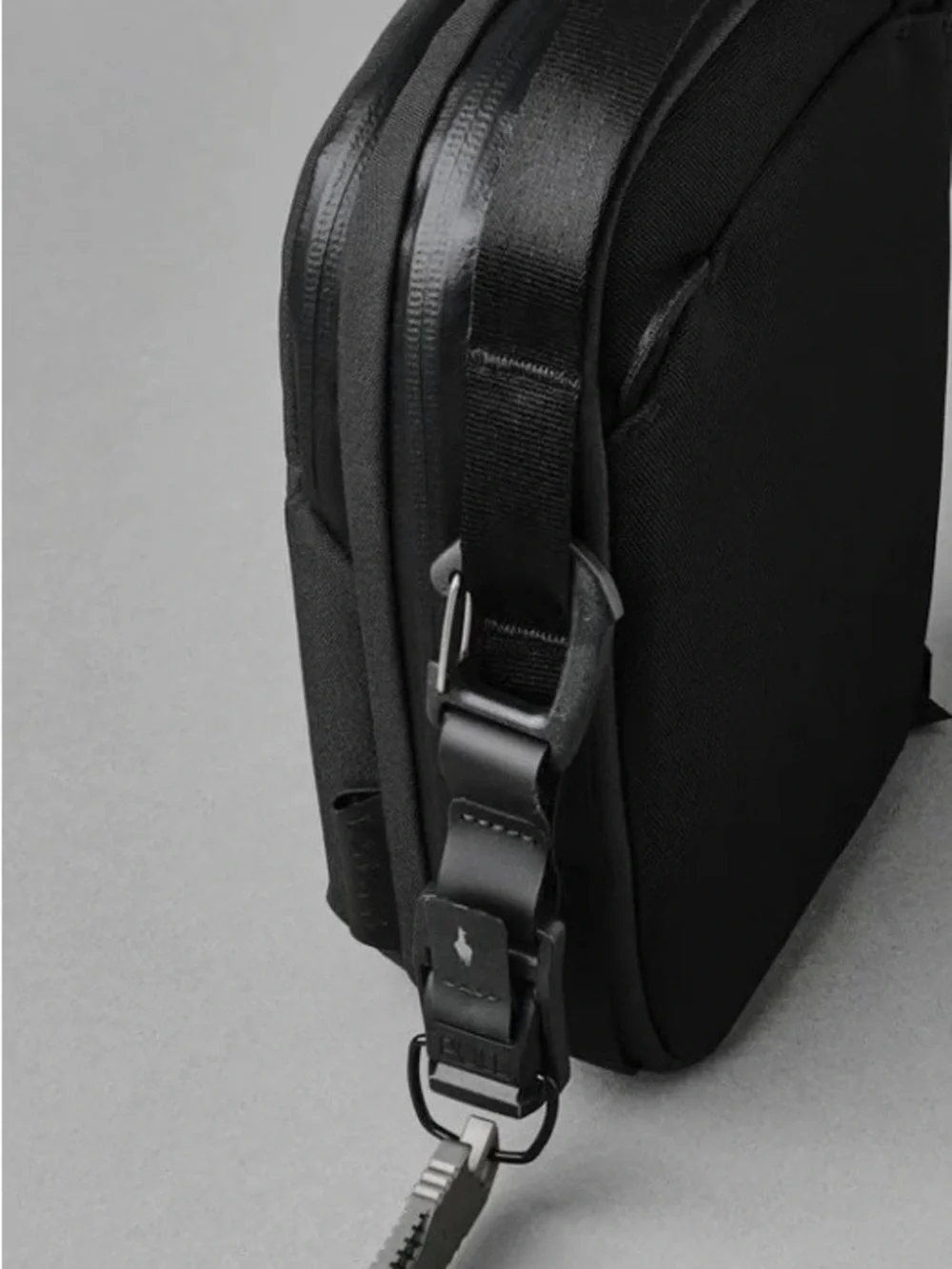 NWT Alpaka Metro Sling V2 - A4